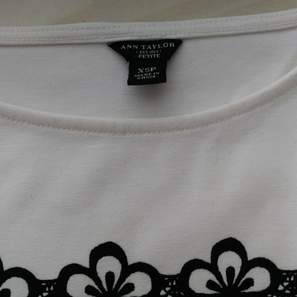 Ann Taylor Floral Top - Picture 2 of 4